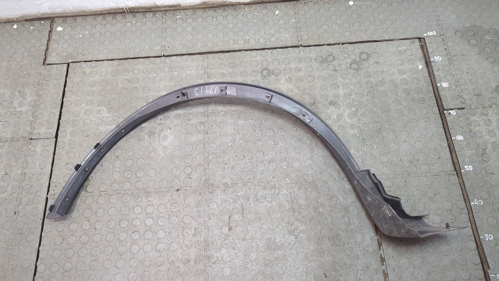 Накладка переднего крыла правого