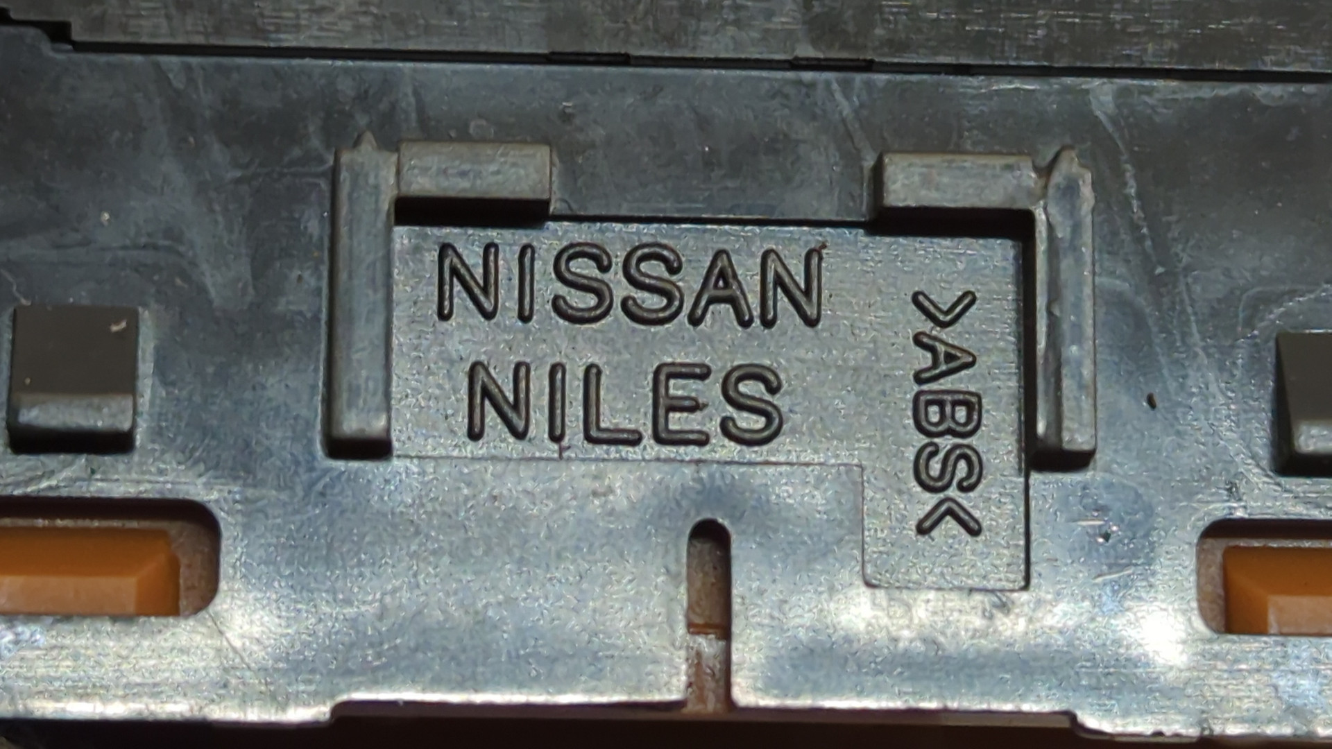 Кнопка регулировки зеркала