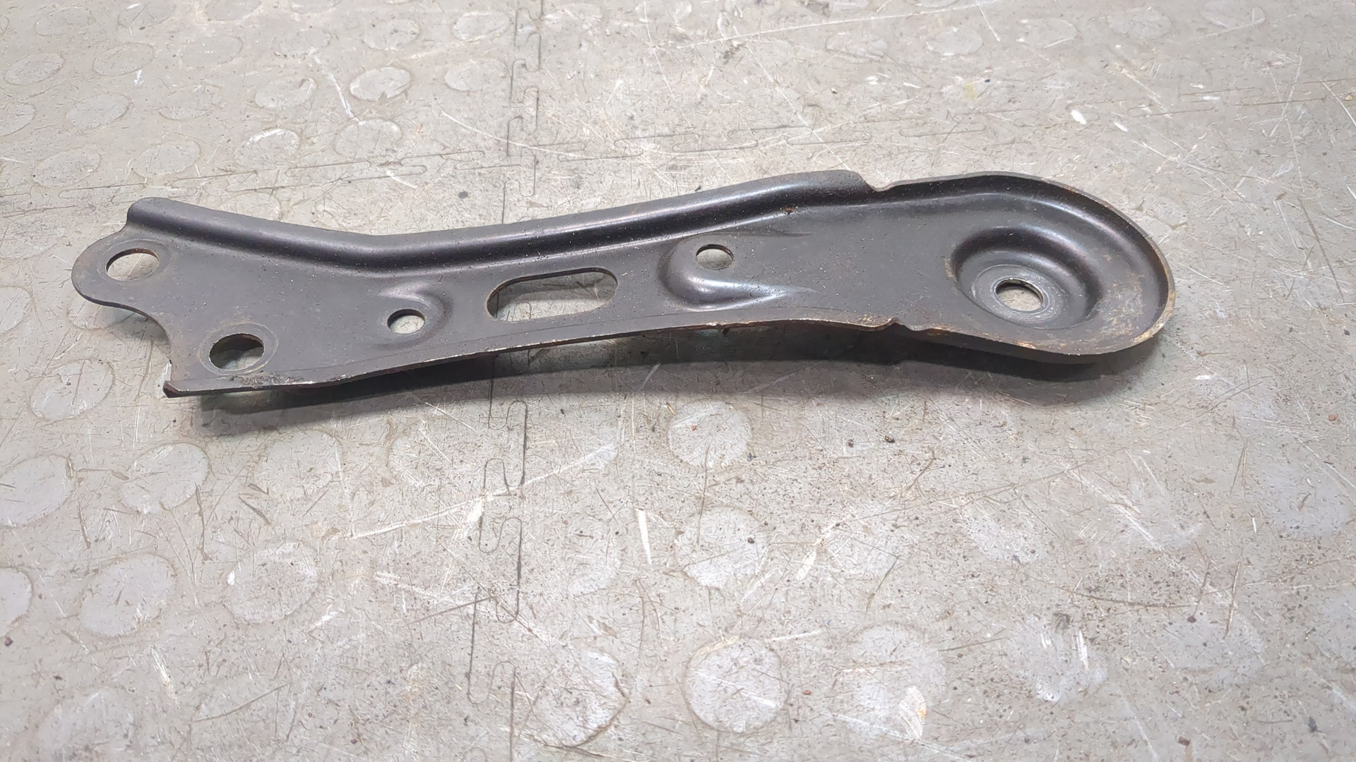 Кронштейн передней балки