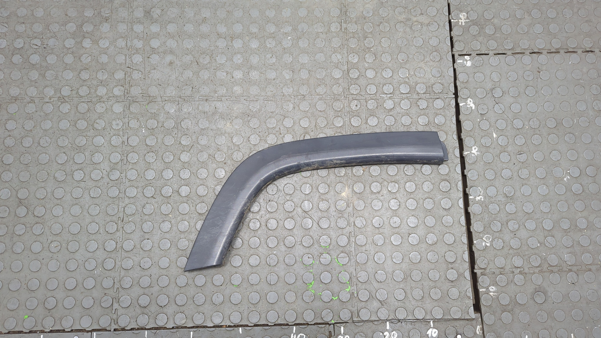 Молдинг заднего крыла правого
