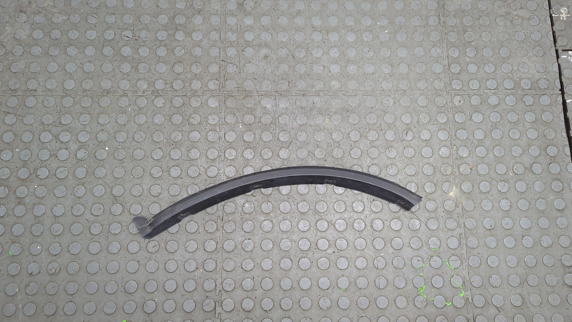 Накладка заднего крыла левого