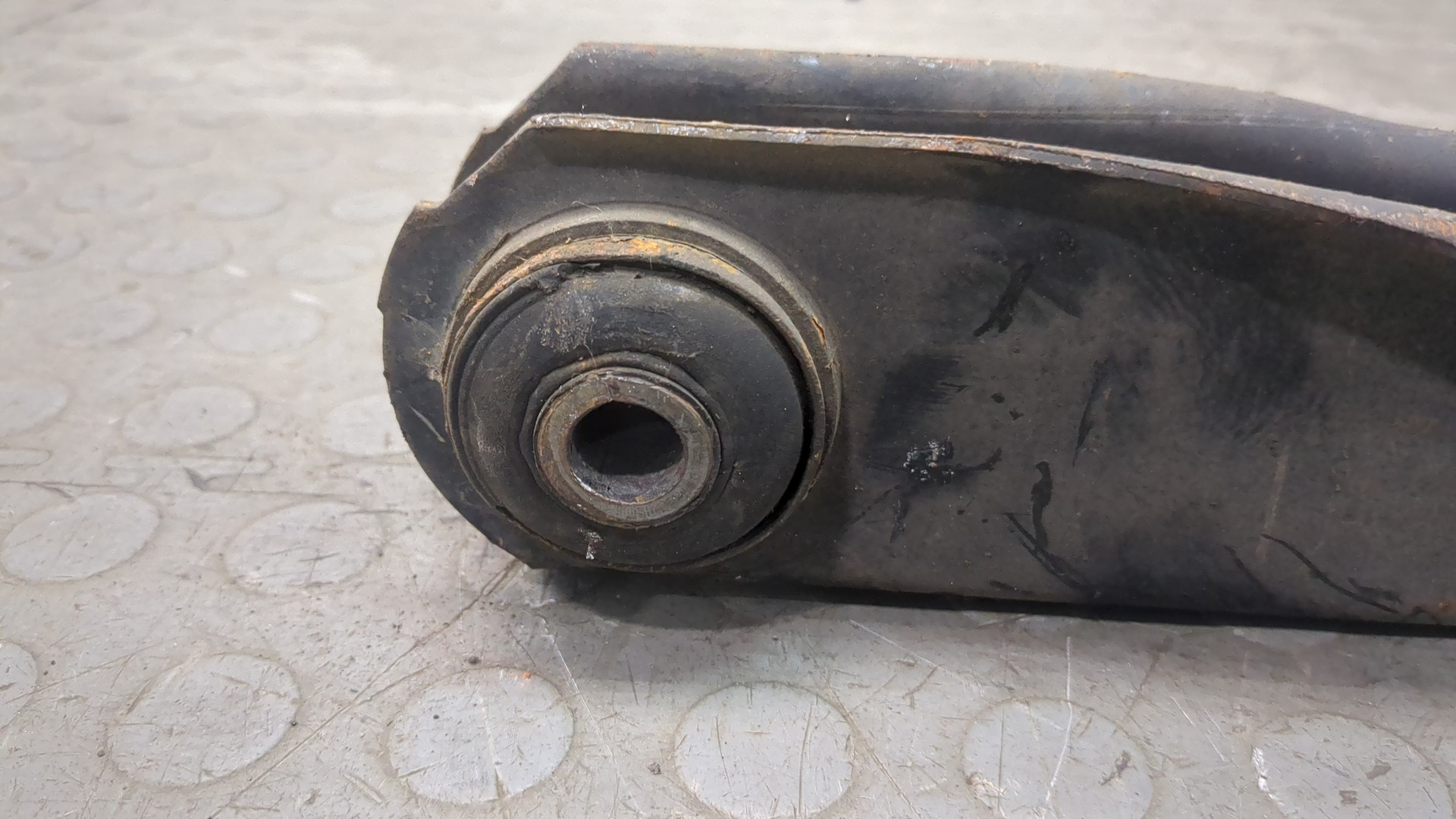 Рычаг задний