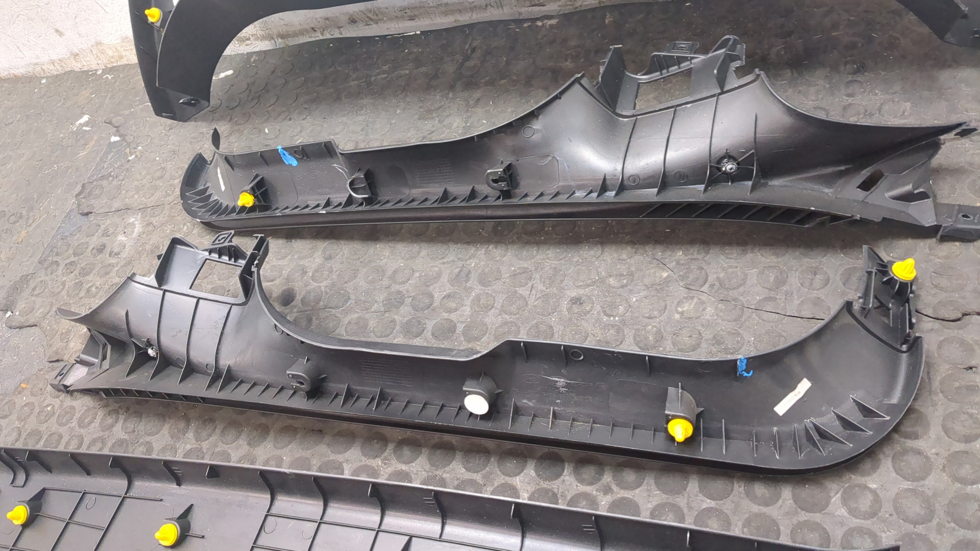 Обшивка двери багажника