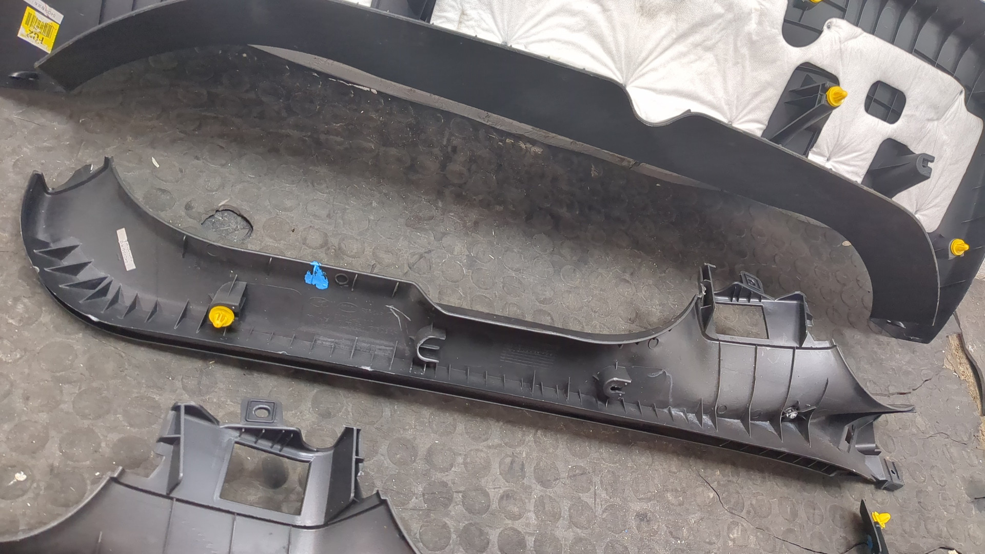 Обшивка двери багажника