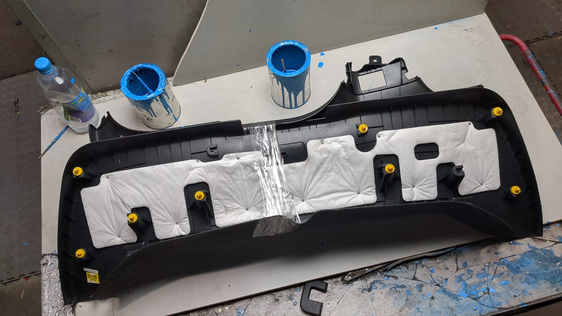 Обшивка двери багажника