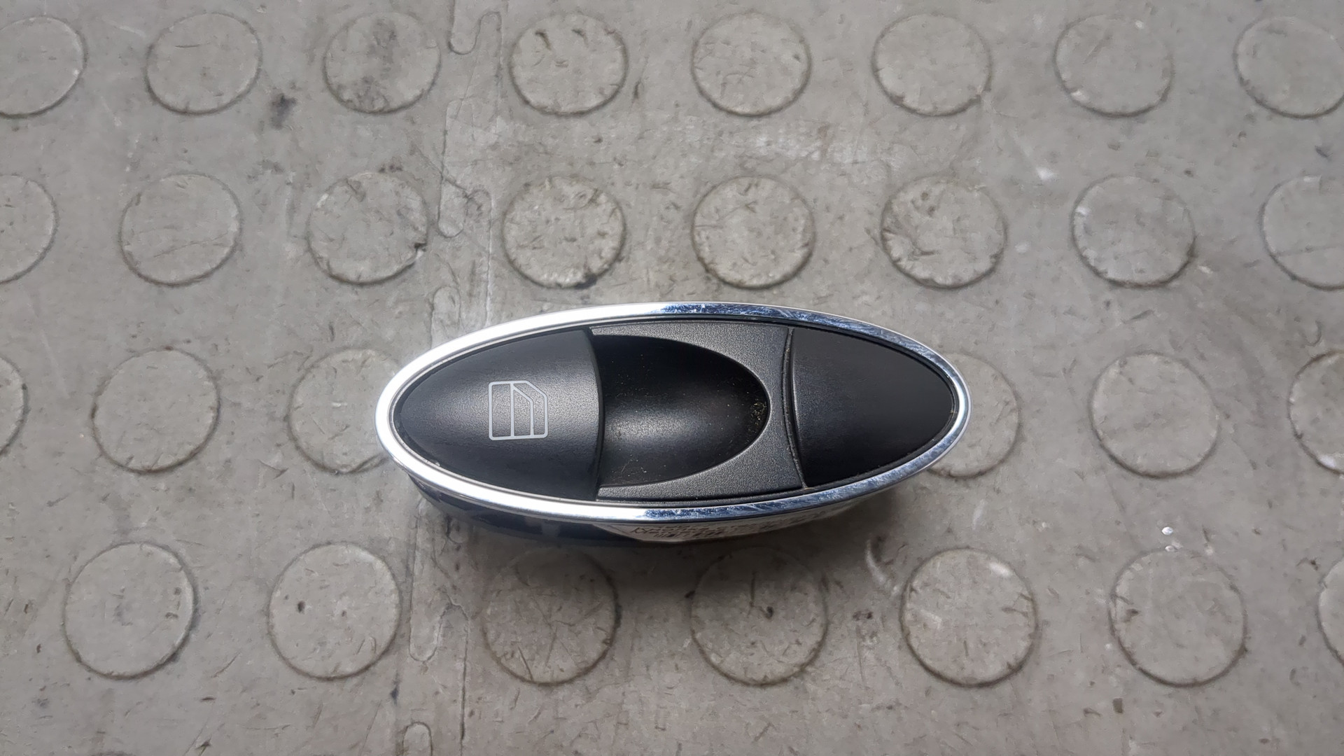 Кнопка стеклоподъемника