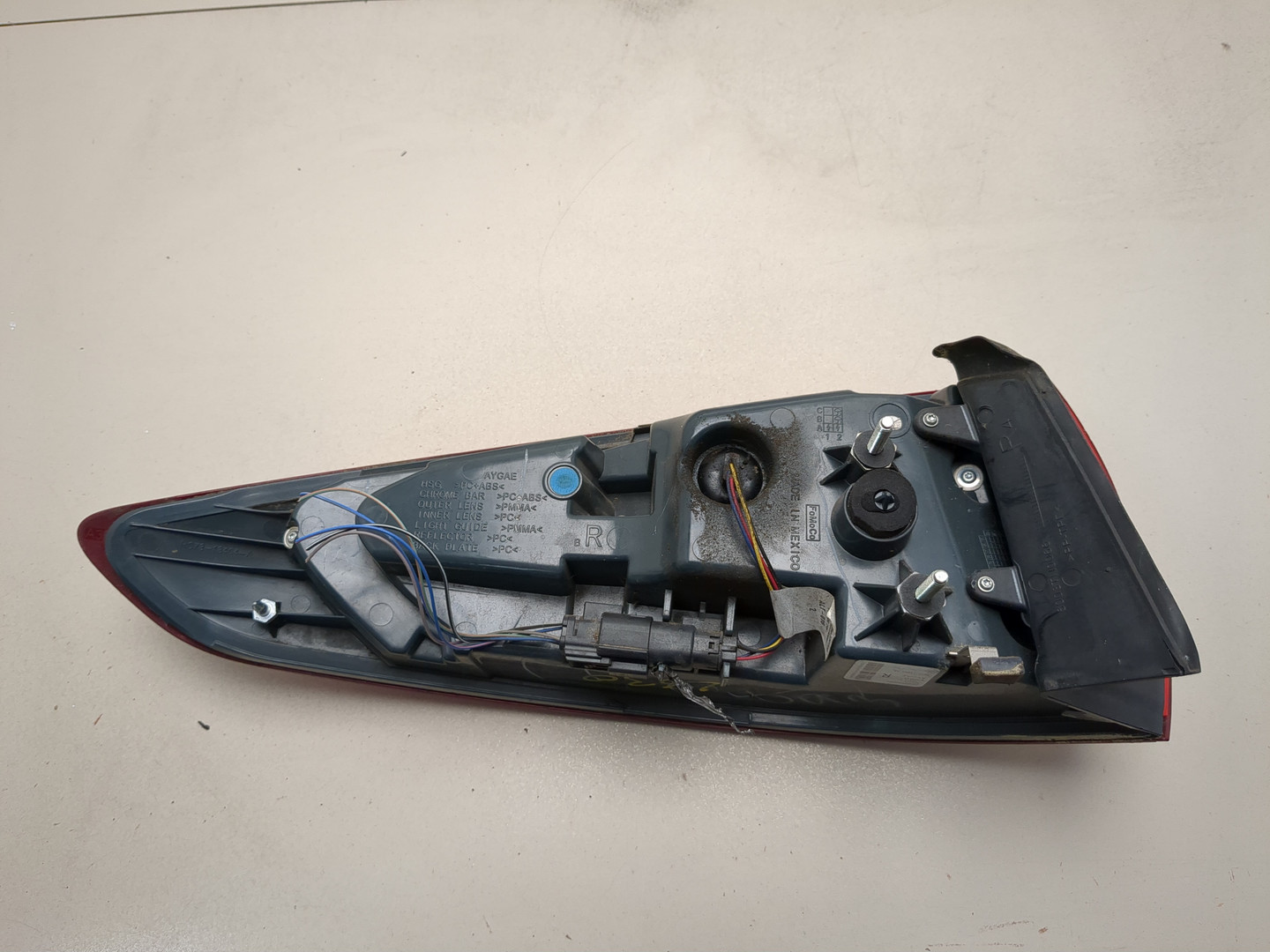 Фонарь задний правый