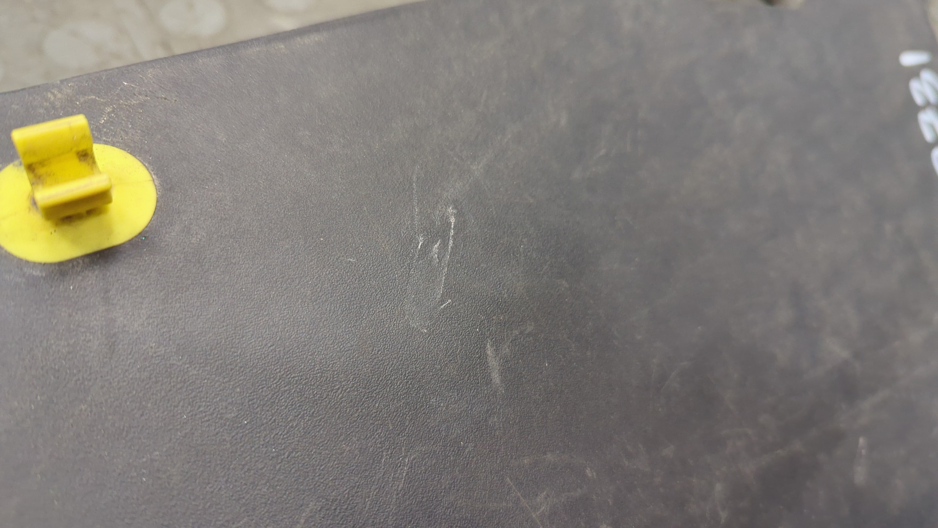 Кожух замка капота