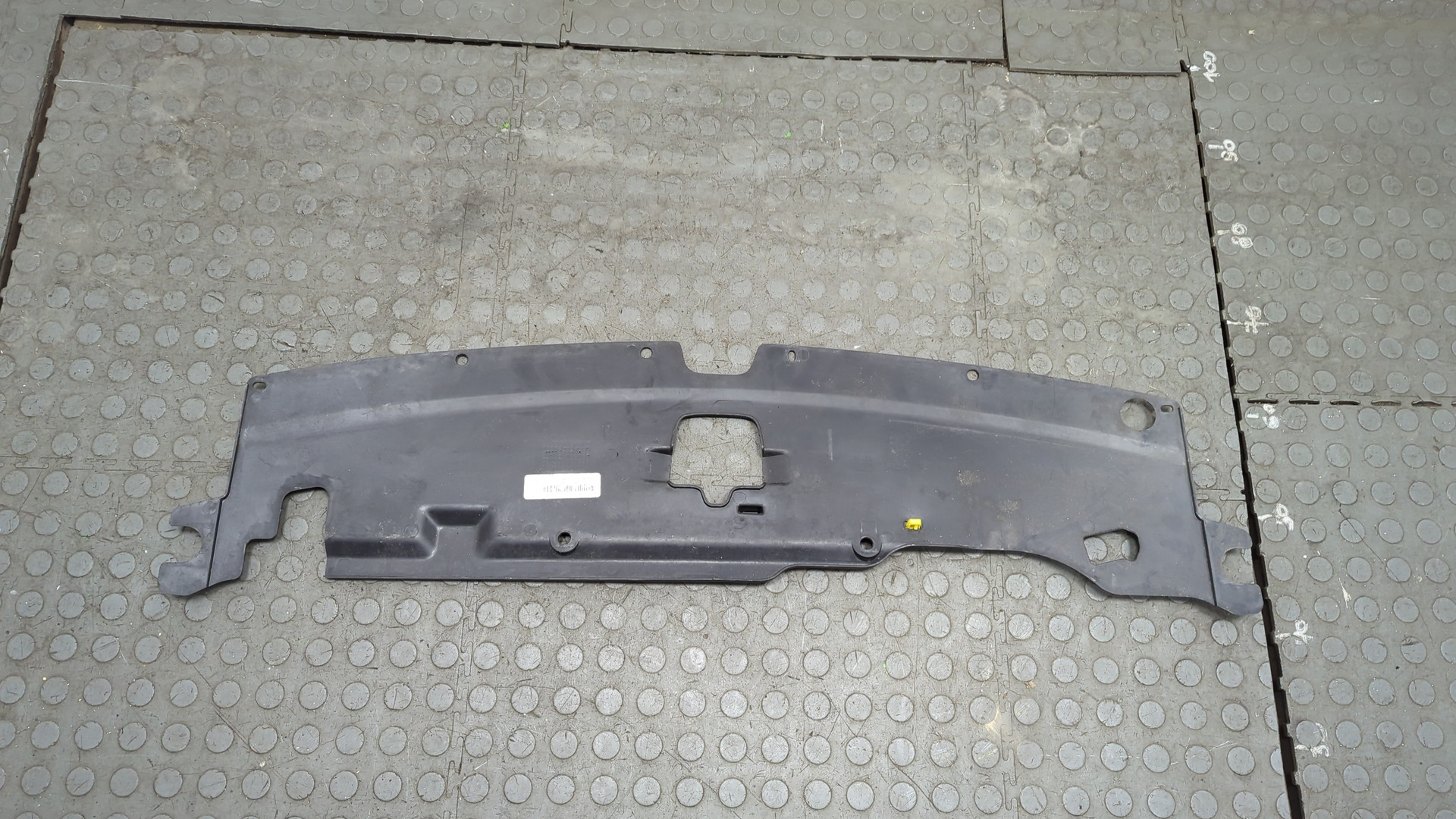 Кожух замка капота