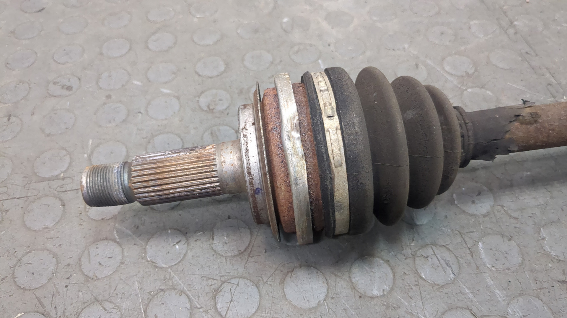 Полуось задняя