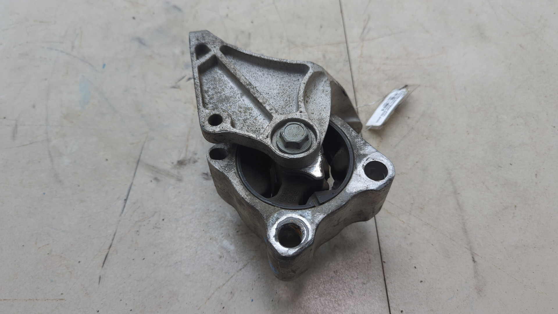 Опора КПП левая