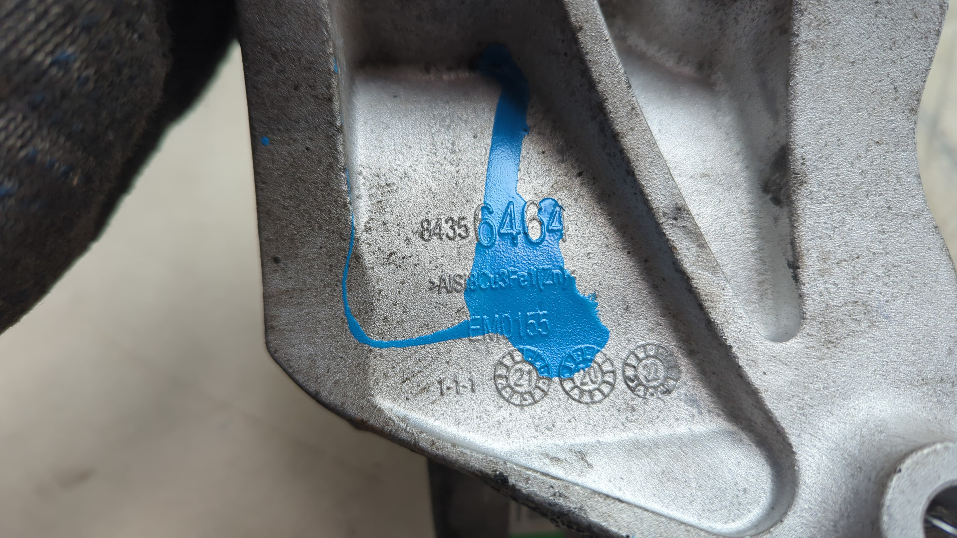 Опора КПП левая