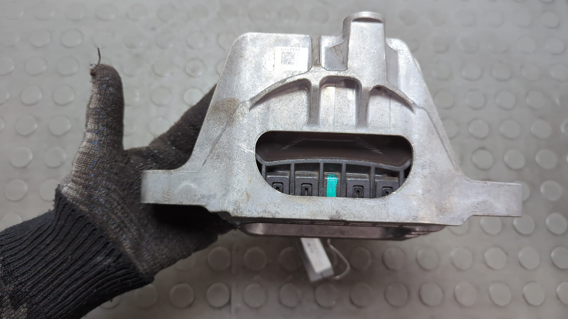 Опора КПП правая