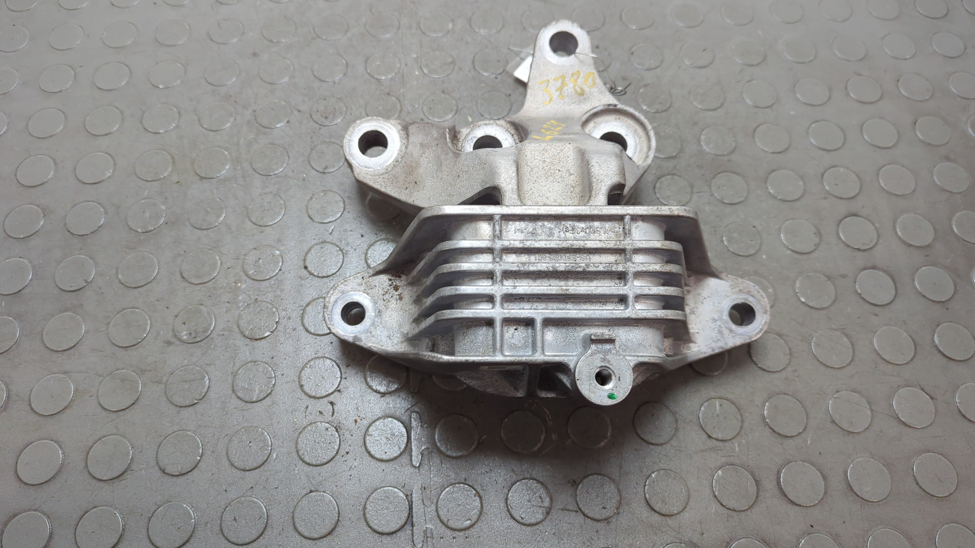 Опора КПП правая