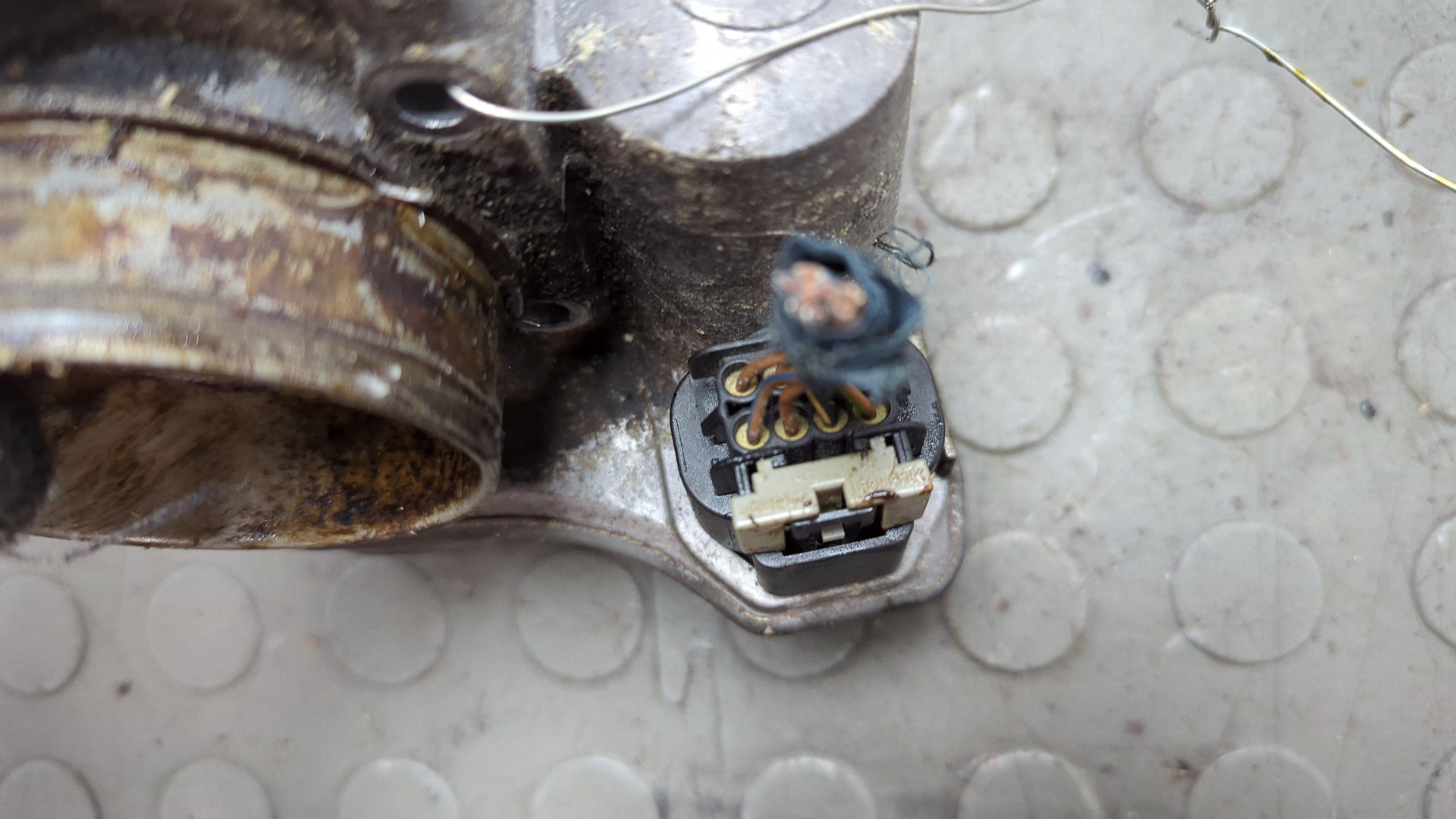 Заслонка дроссельная электрическая