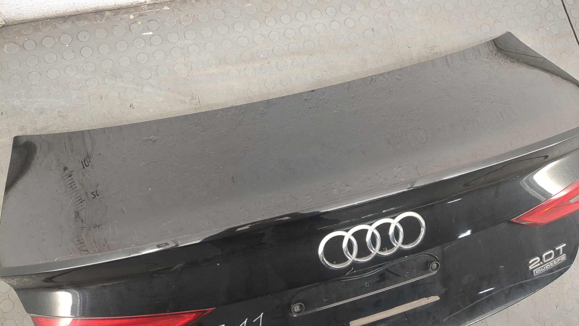 Дверь багажника