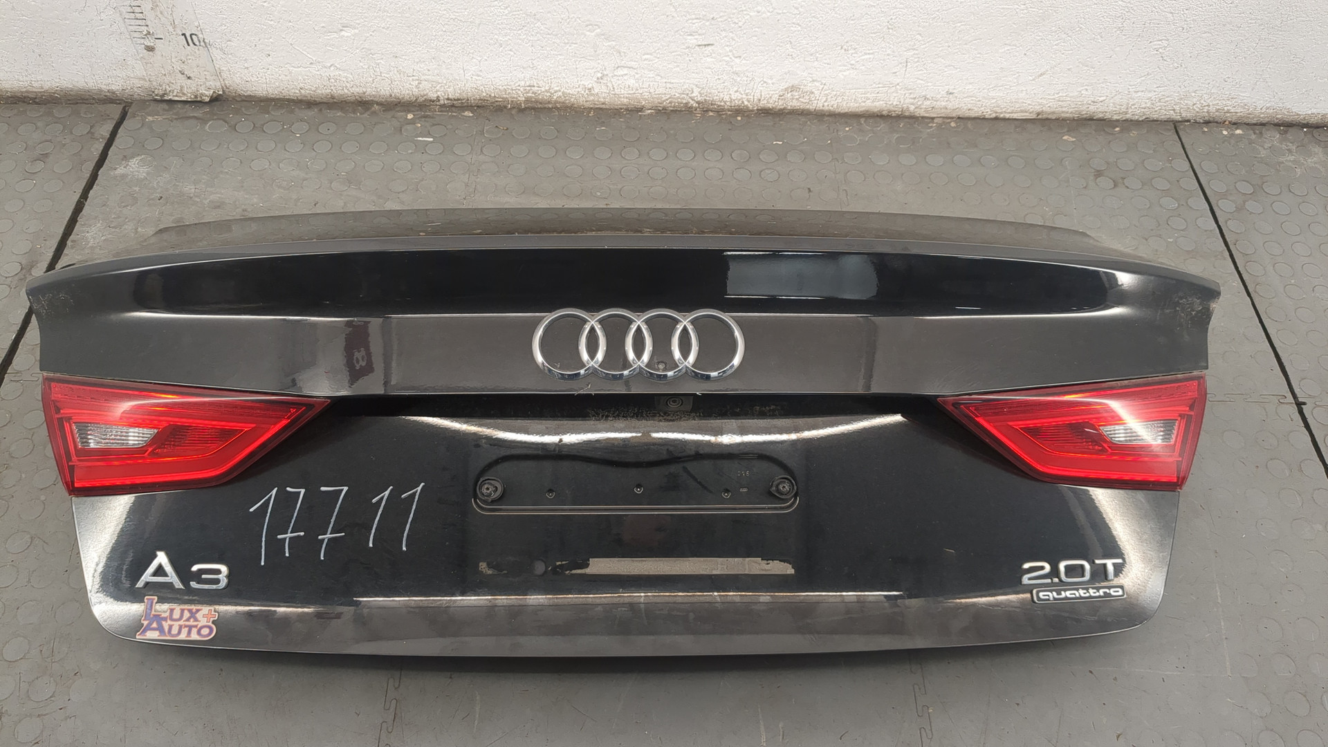 Дверь багажника