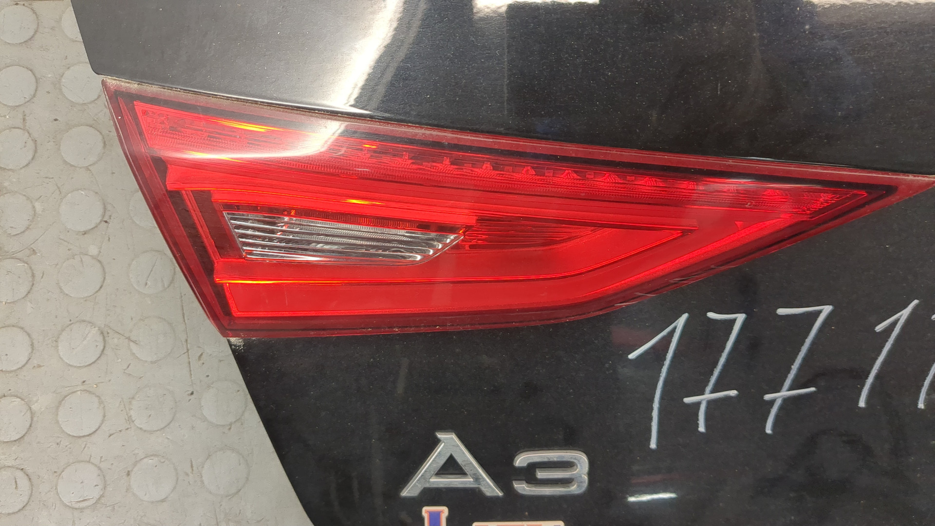 Дверь багажника