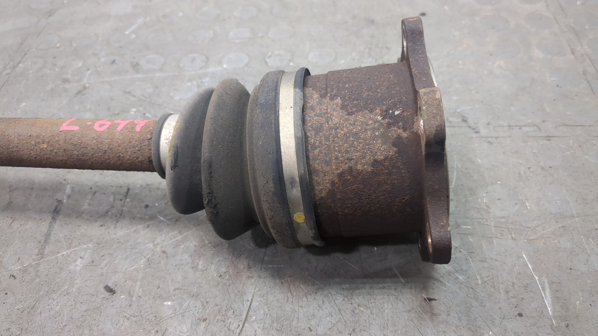 Полуось задняя