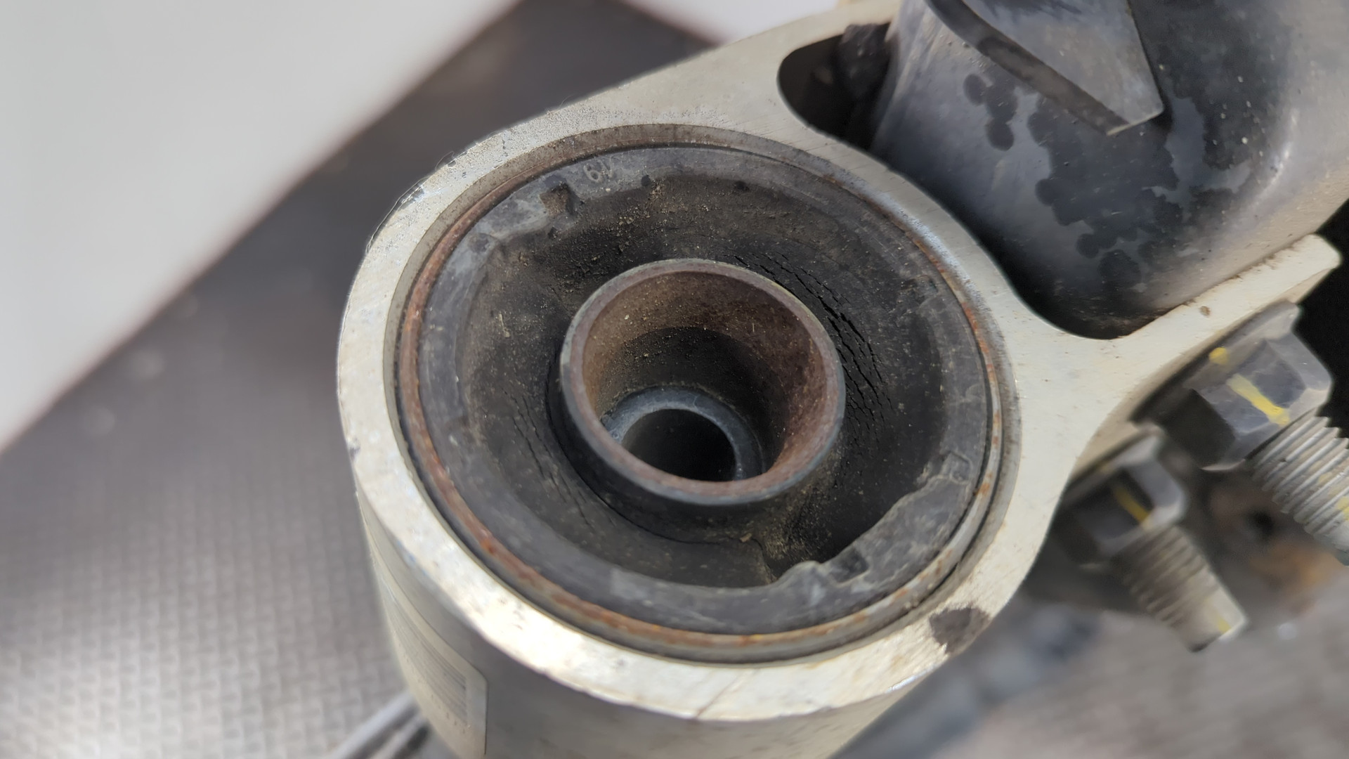 Балка подмоторная