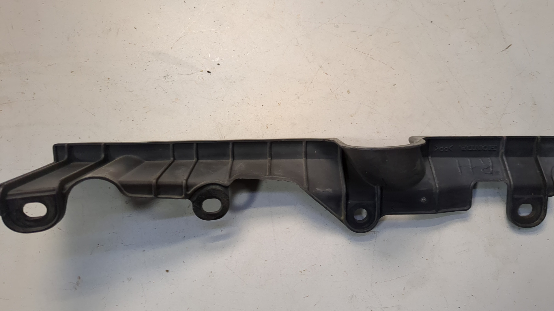 Воздуховод радиатора правый