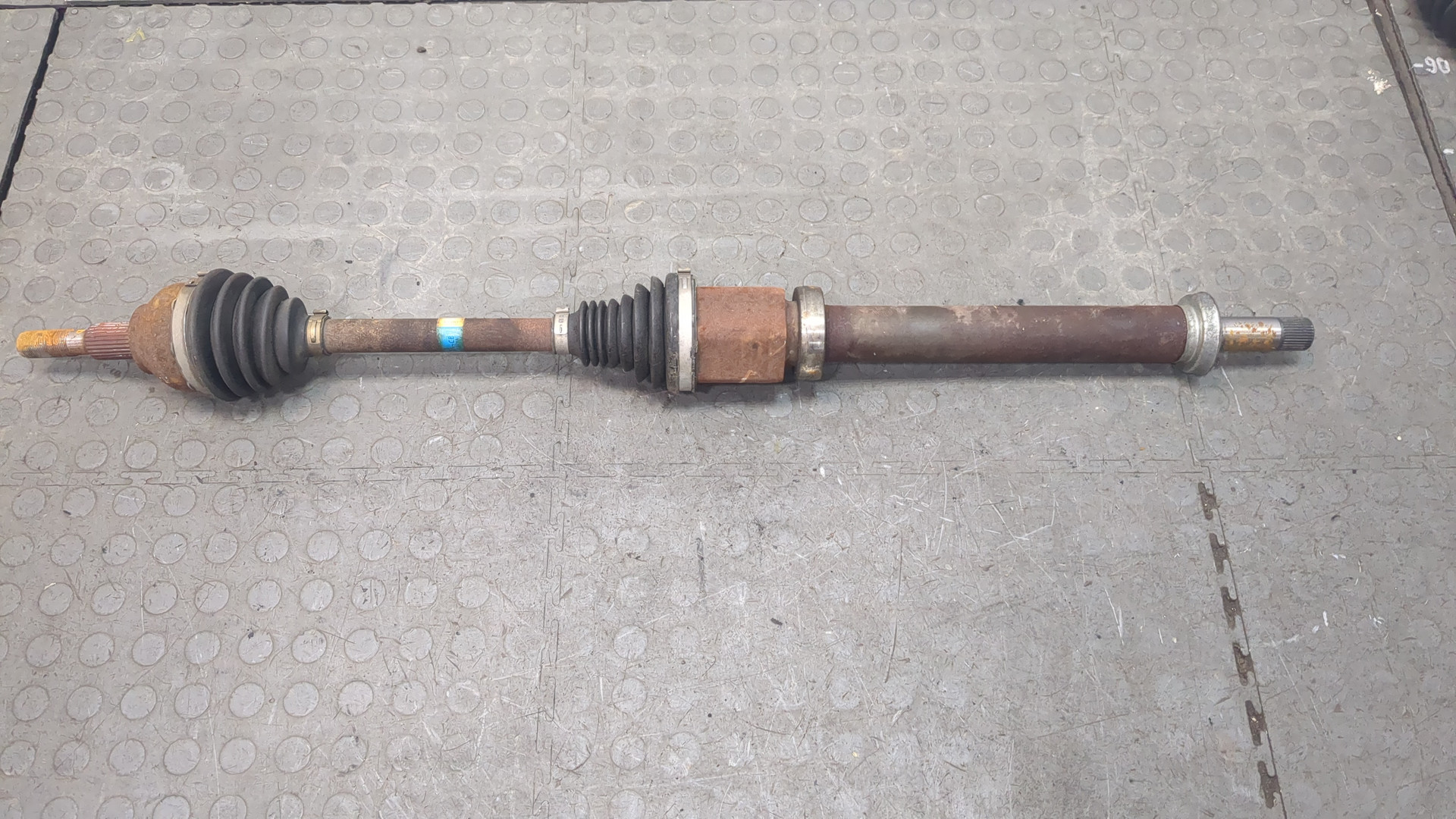 Полуось передняя правая