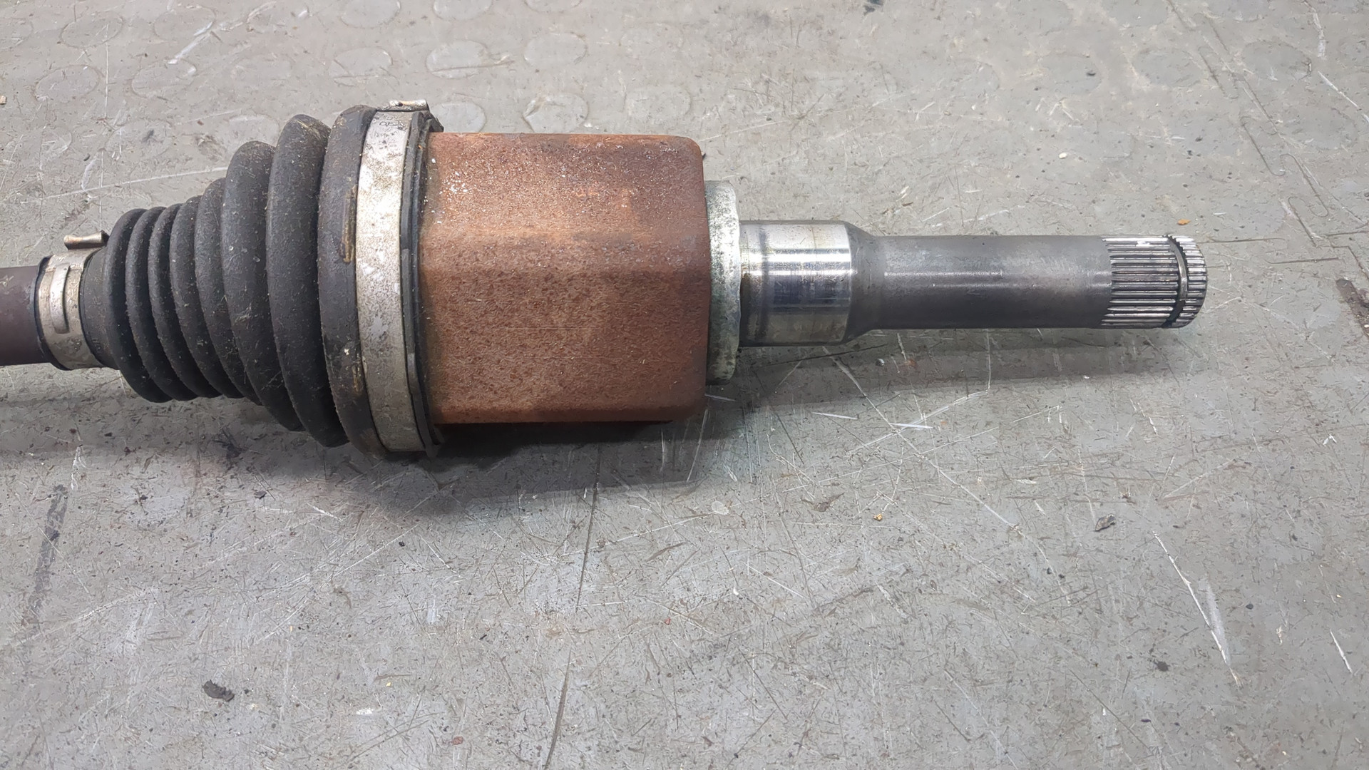 Полуось передняя левая