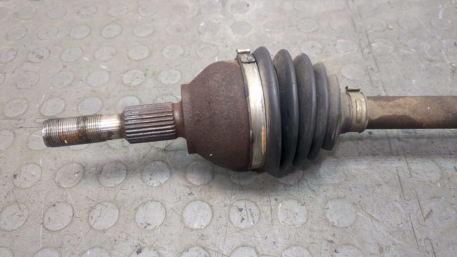 Полуось передняя левая