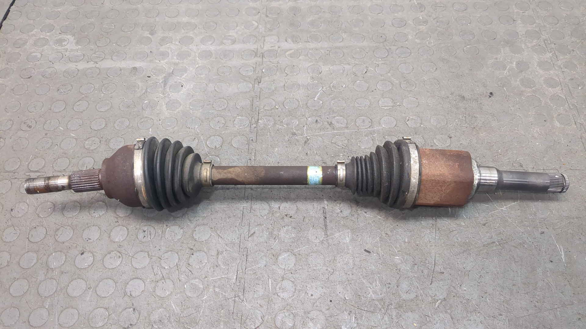 Полуось передняя левая