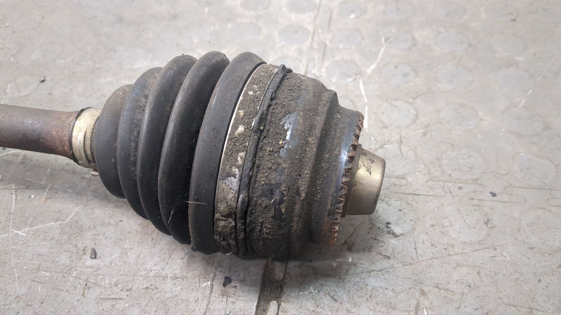 Полуось передняя правая