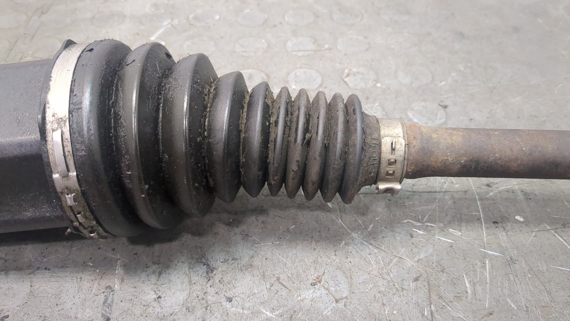 Полуось передняя правая