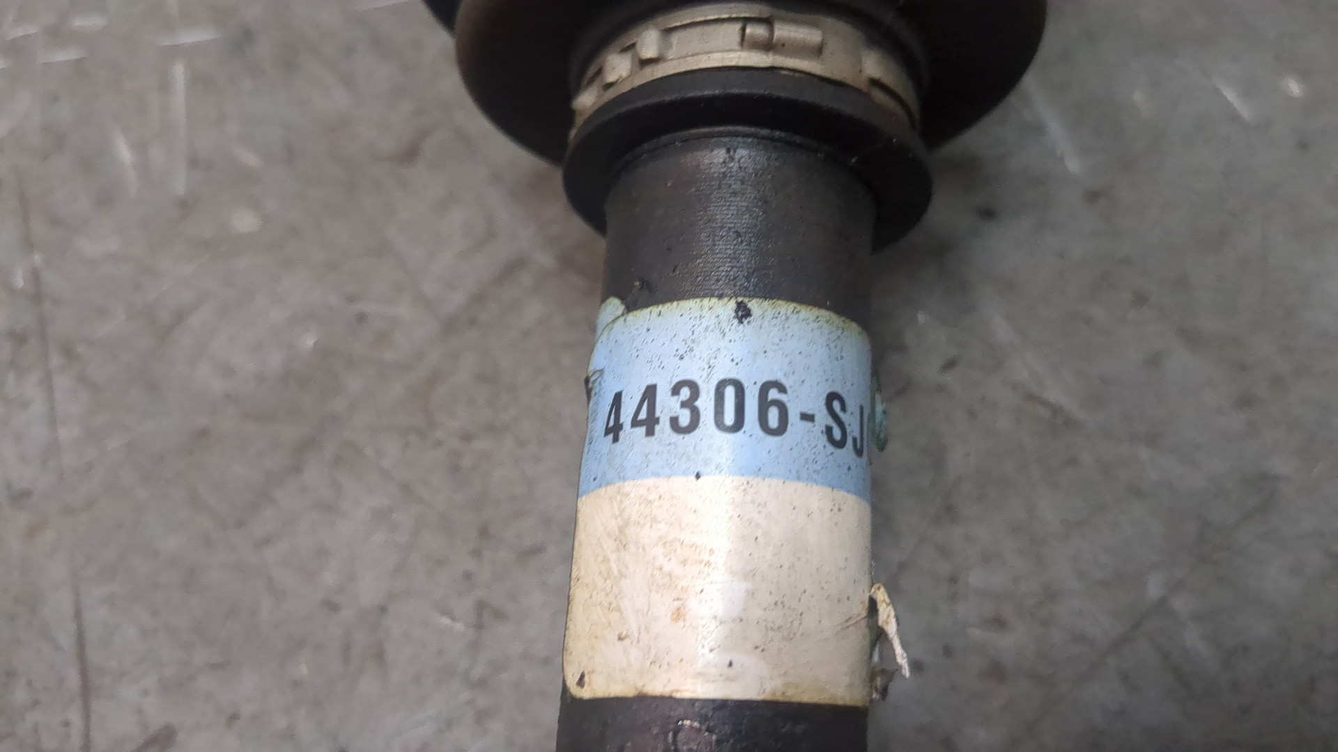 Полуось передняя левая