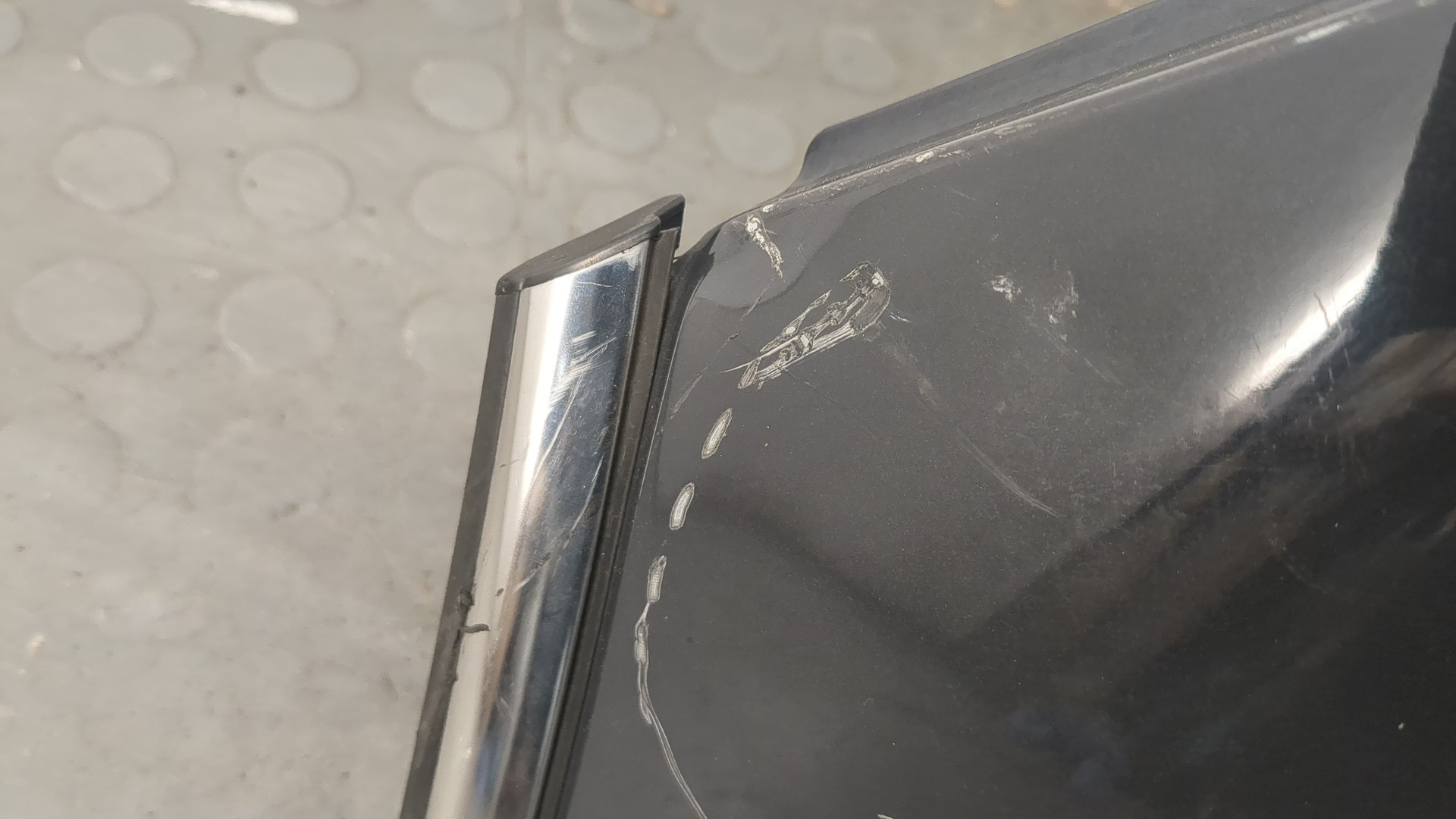 Крыло переднее правое