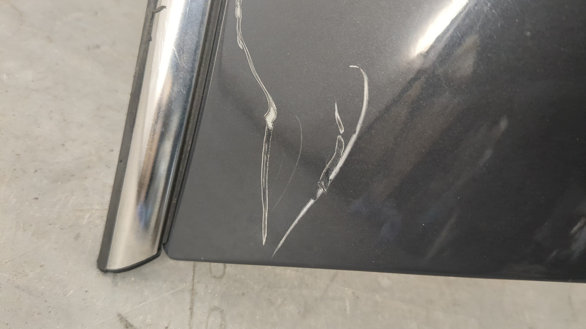 Крыло переднее правое