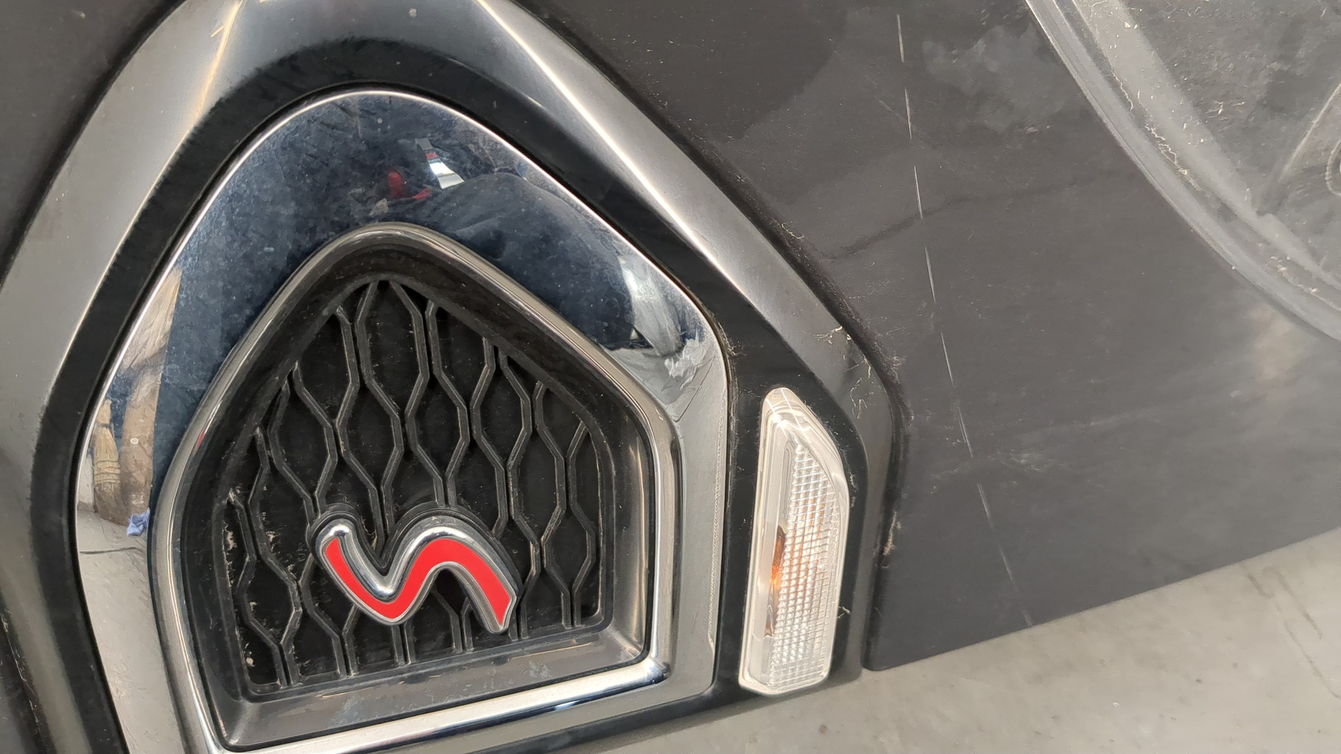 Крыло переднее правое