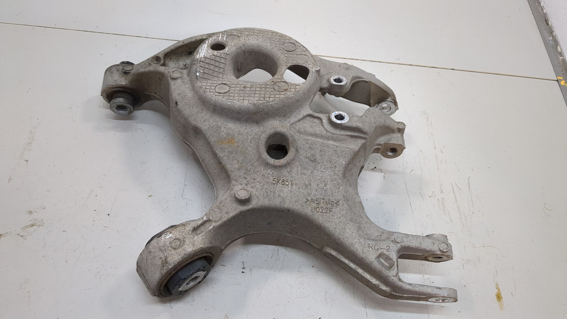 Рычаг задний правый