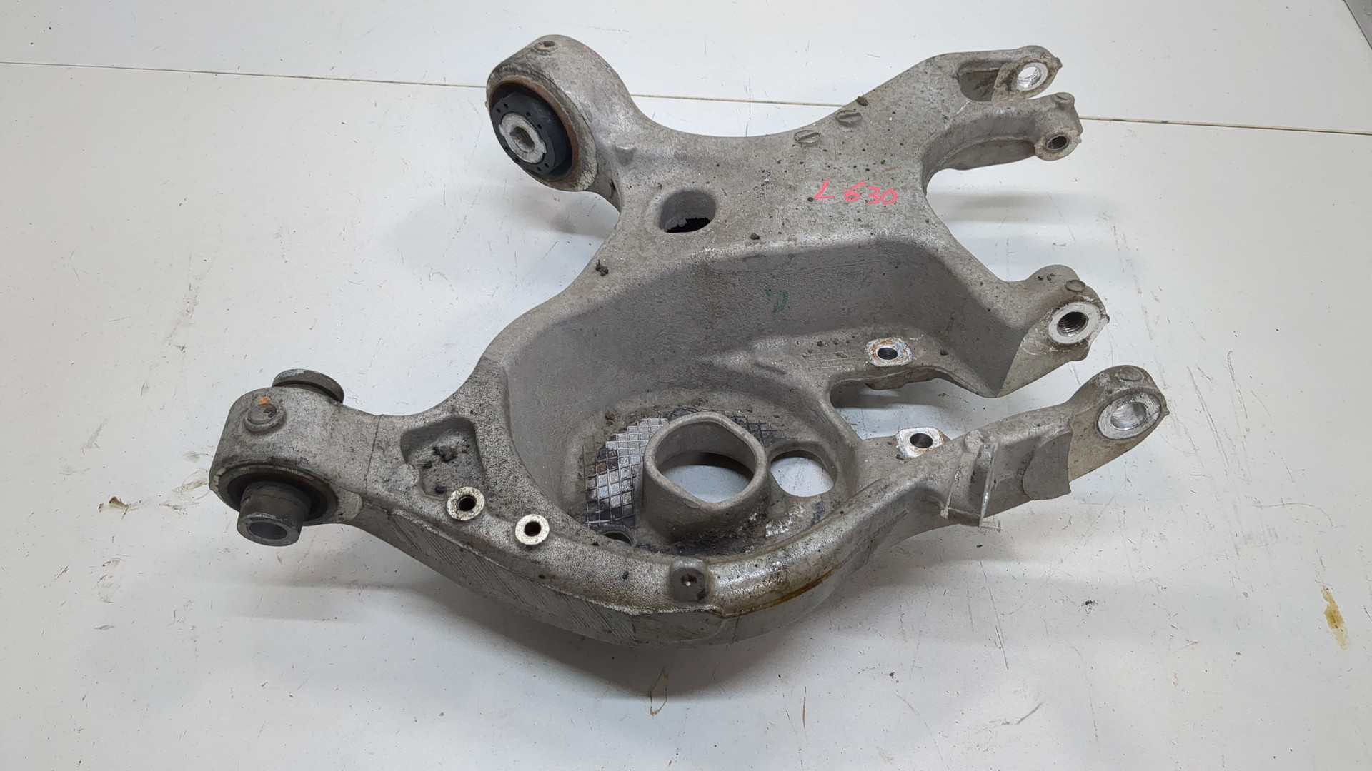 Рычаг задний правый