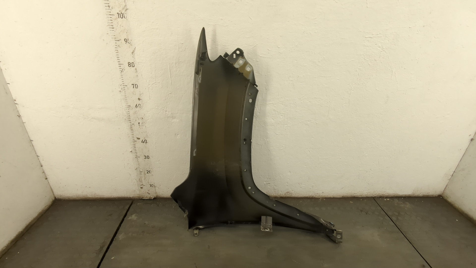 Крыло переднее левое