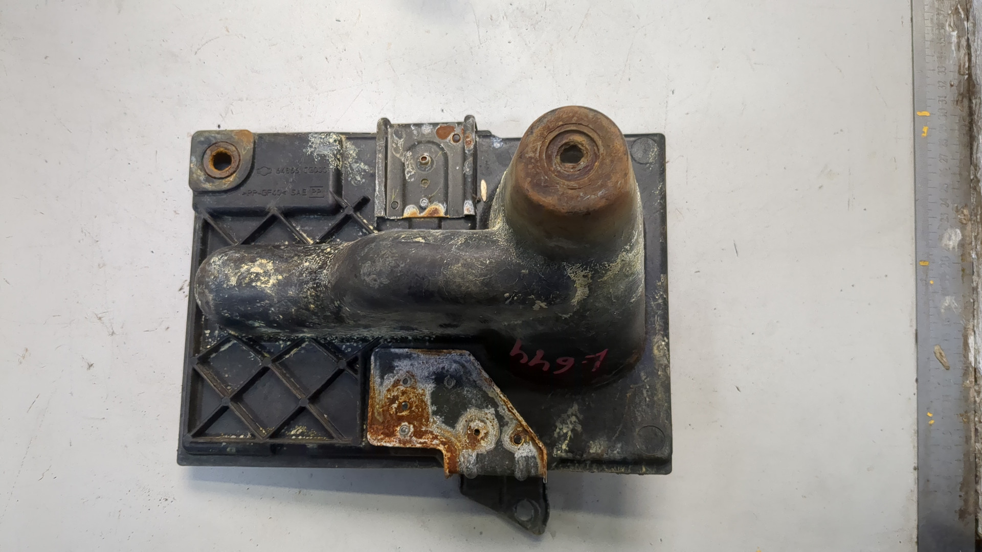 Площадка под аккумулятор (АКБ)