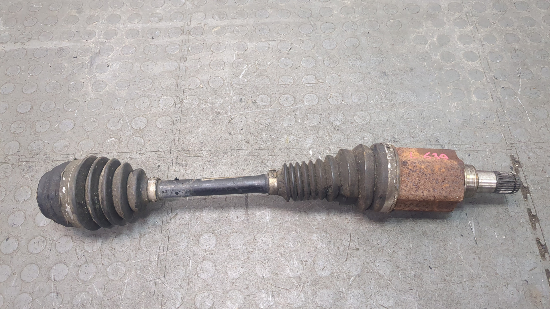 Полуось передняя левая