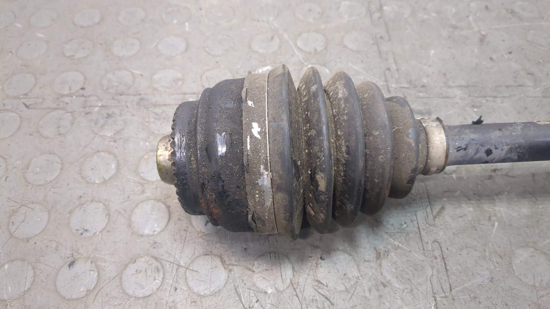 Полуось передняя левая