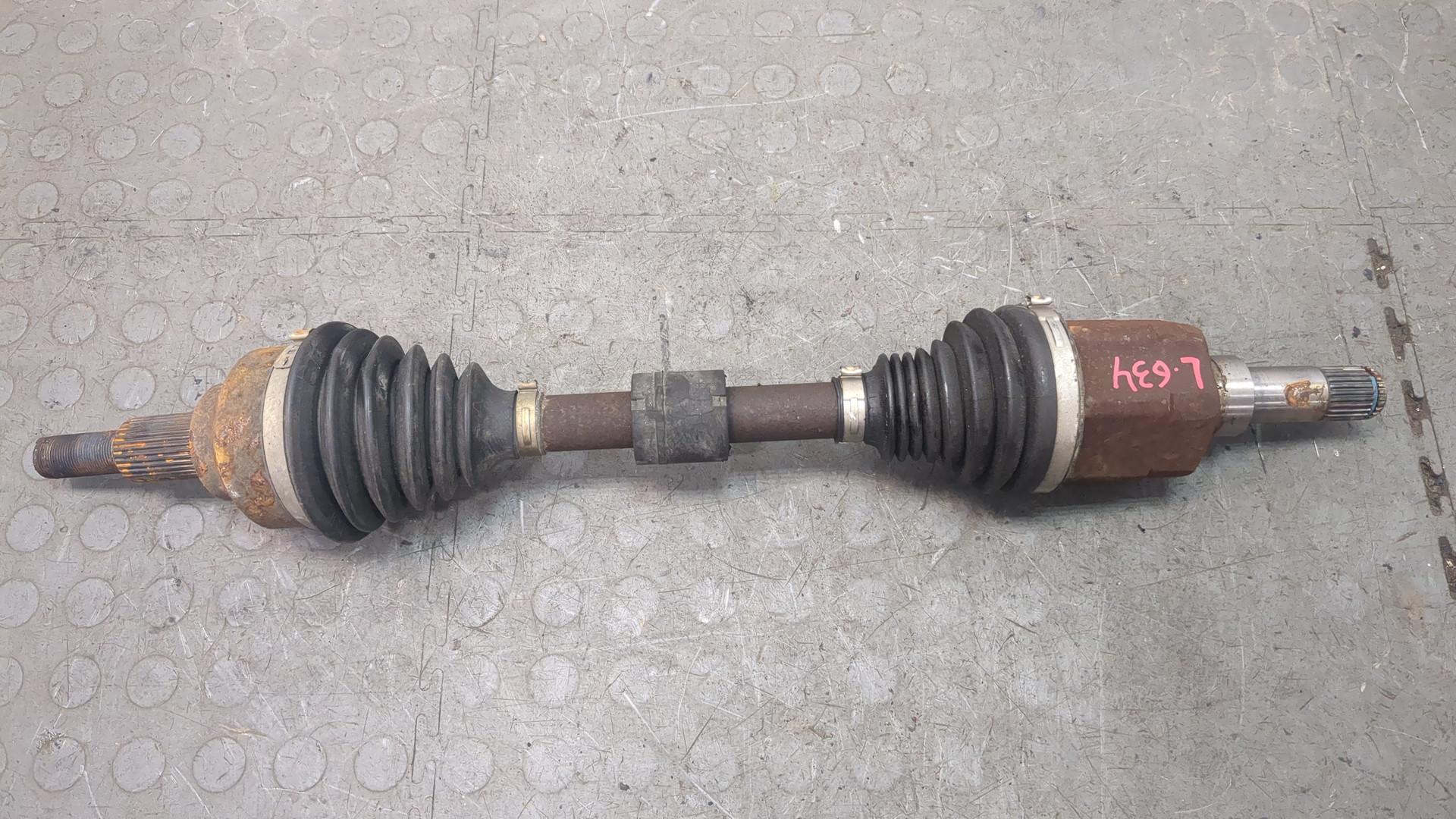 Полуось передняя левая