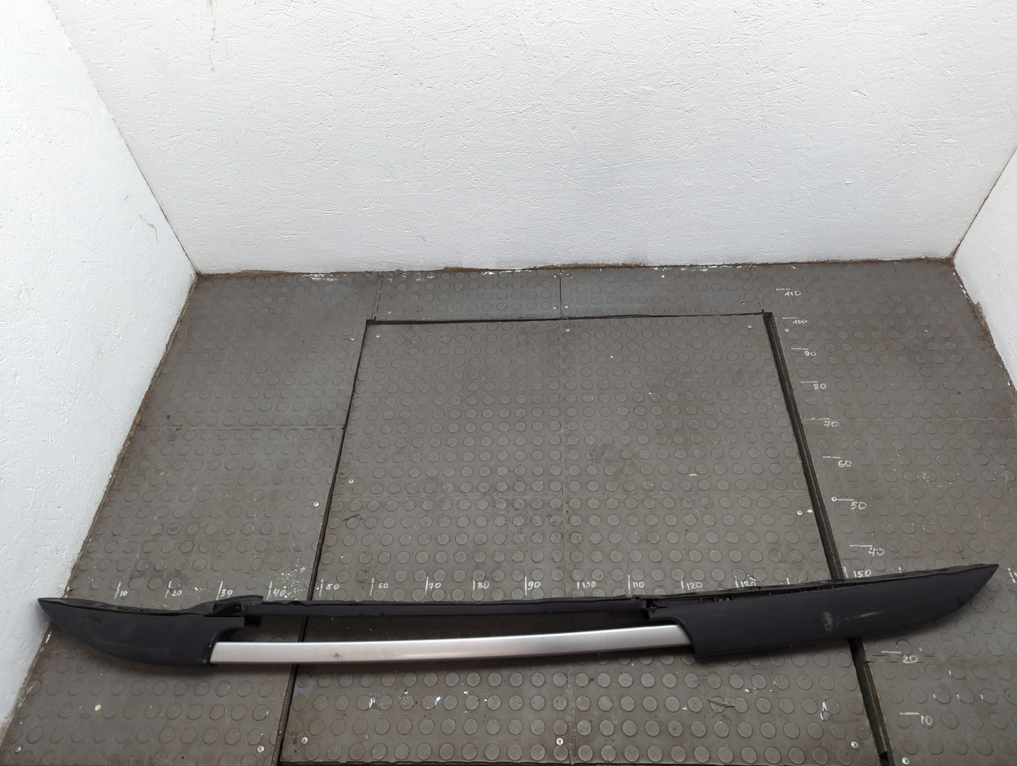 Рейлинг (релинг) левый (планка на крышу)