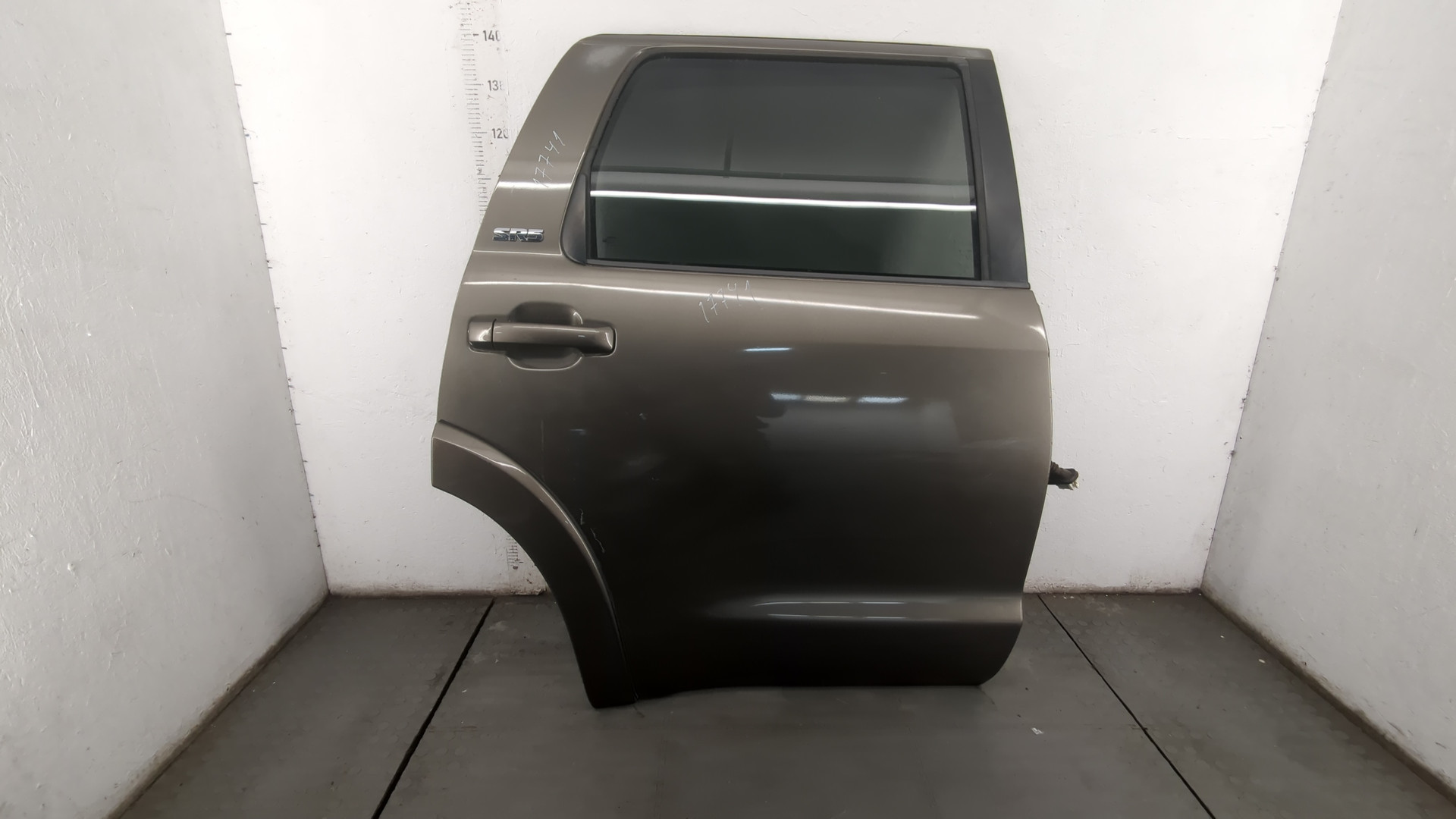 Дверь задняя правая