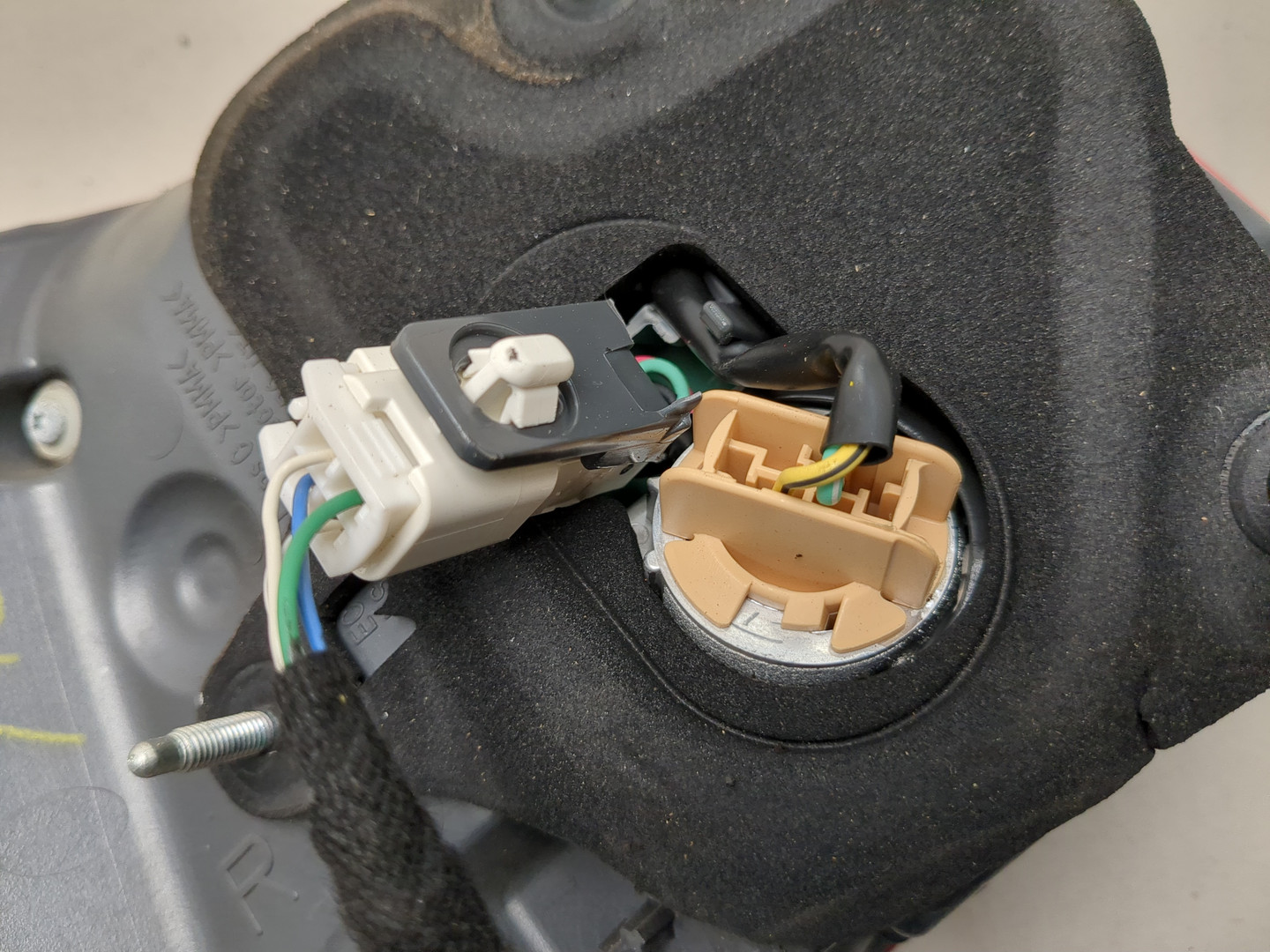 Фонарь задний правый