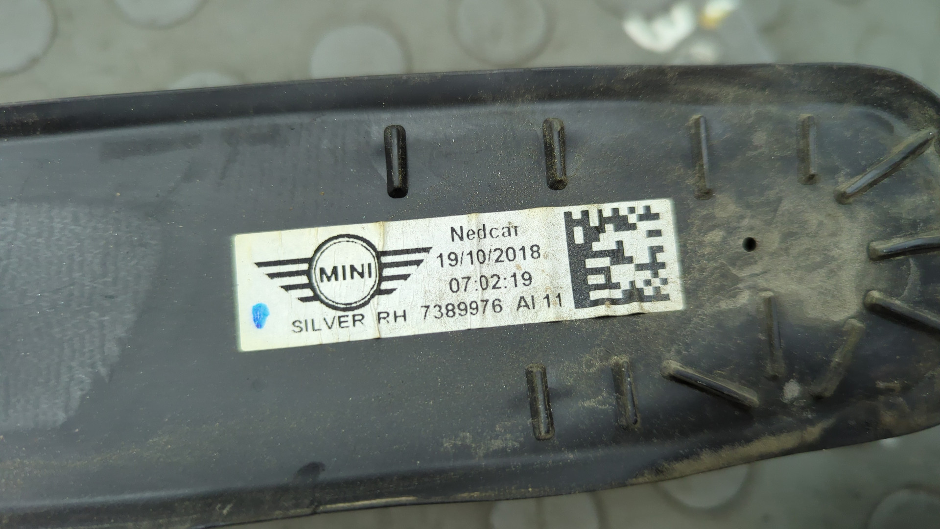 Рейлинг (релинг) правый (планка на крышу)