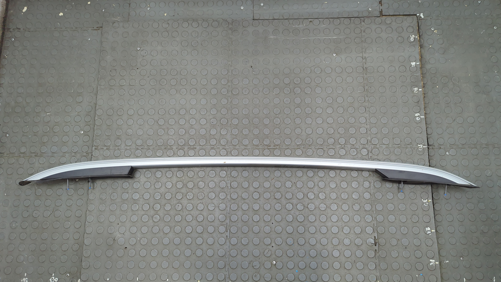 Рейлинг (релинг) правый (планка на крышу)