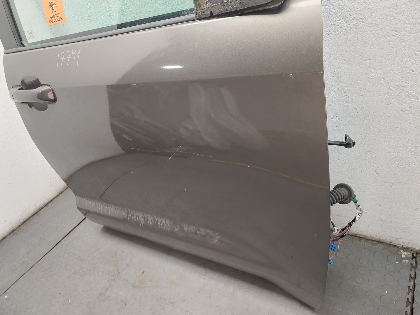 Дверь передняя правая