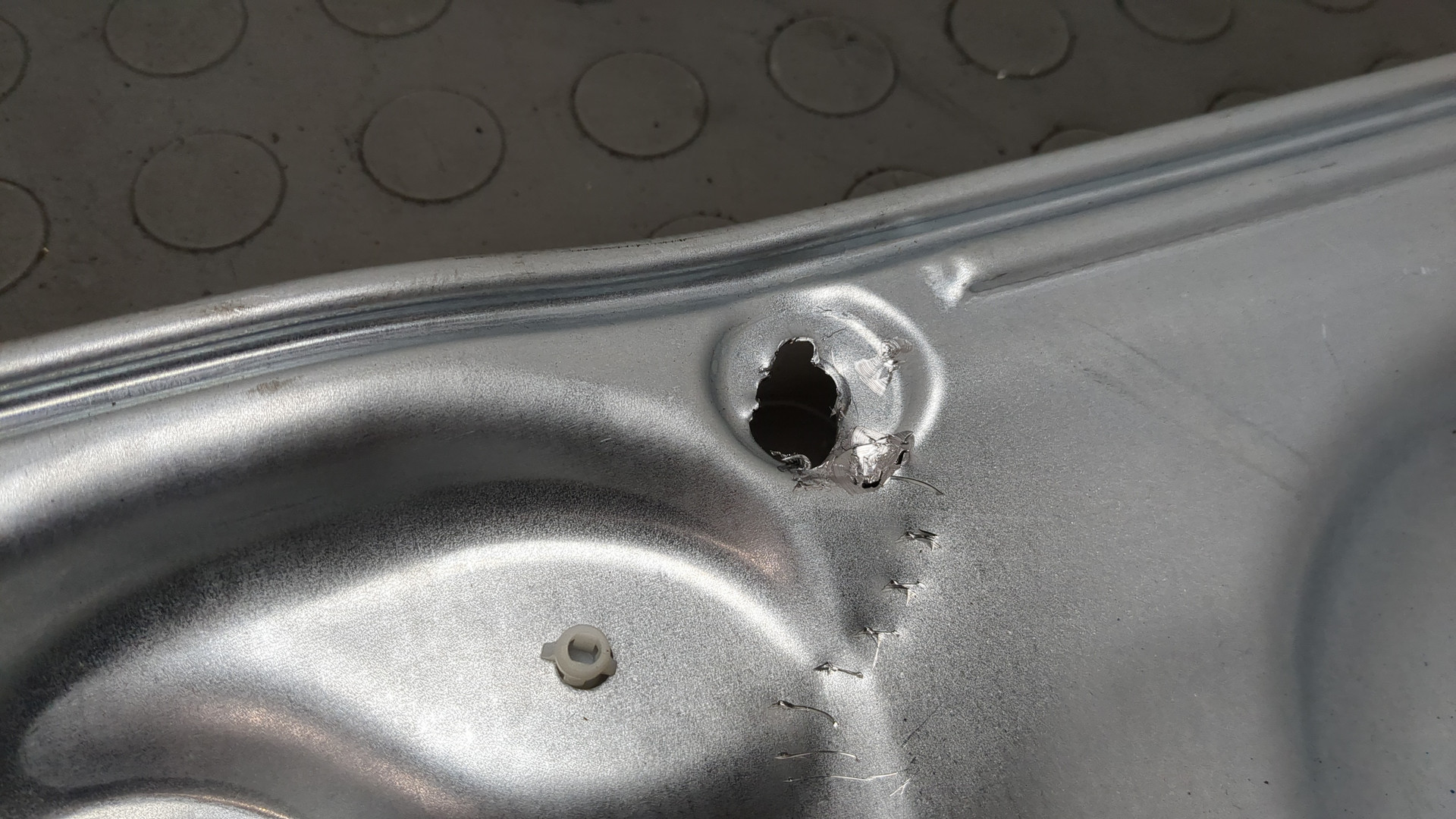 Стеклоподъемник электр. передний правый