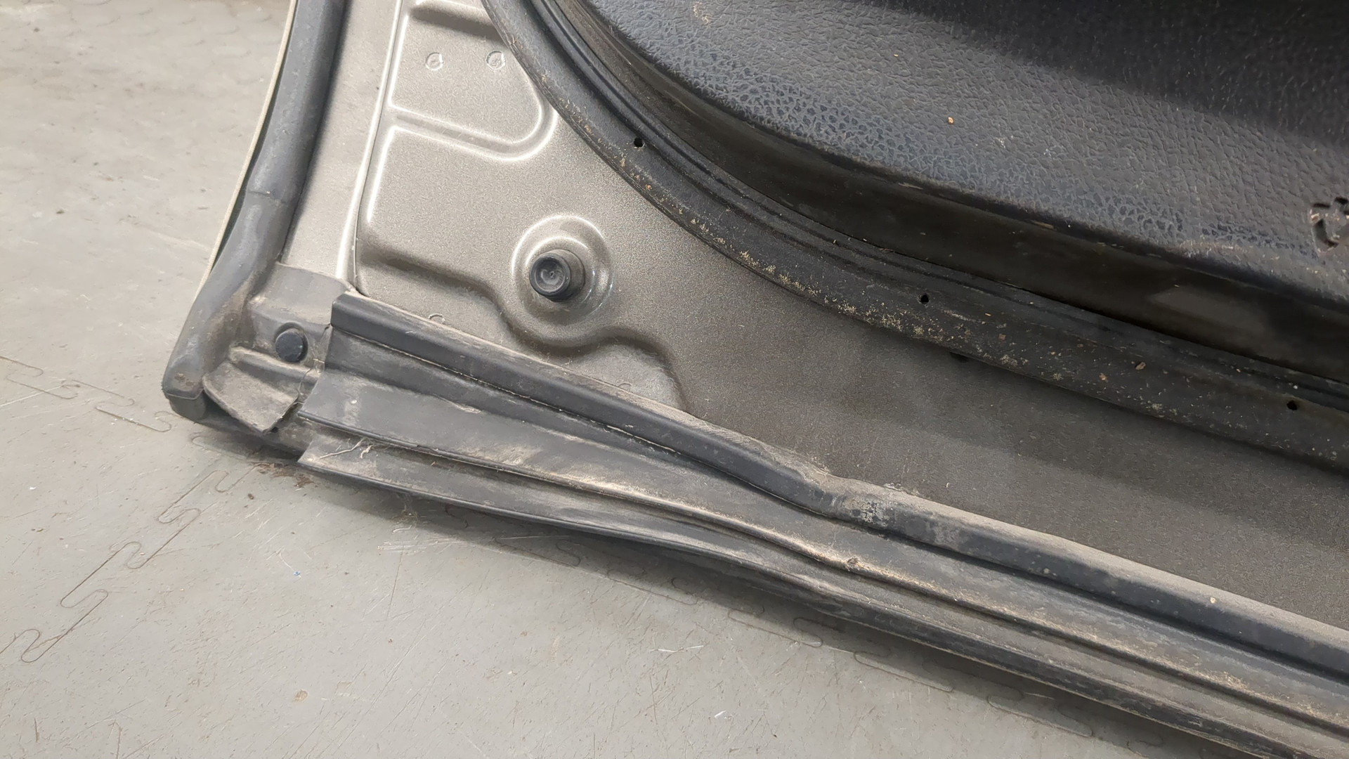 Дверь задняя левая